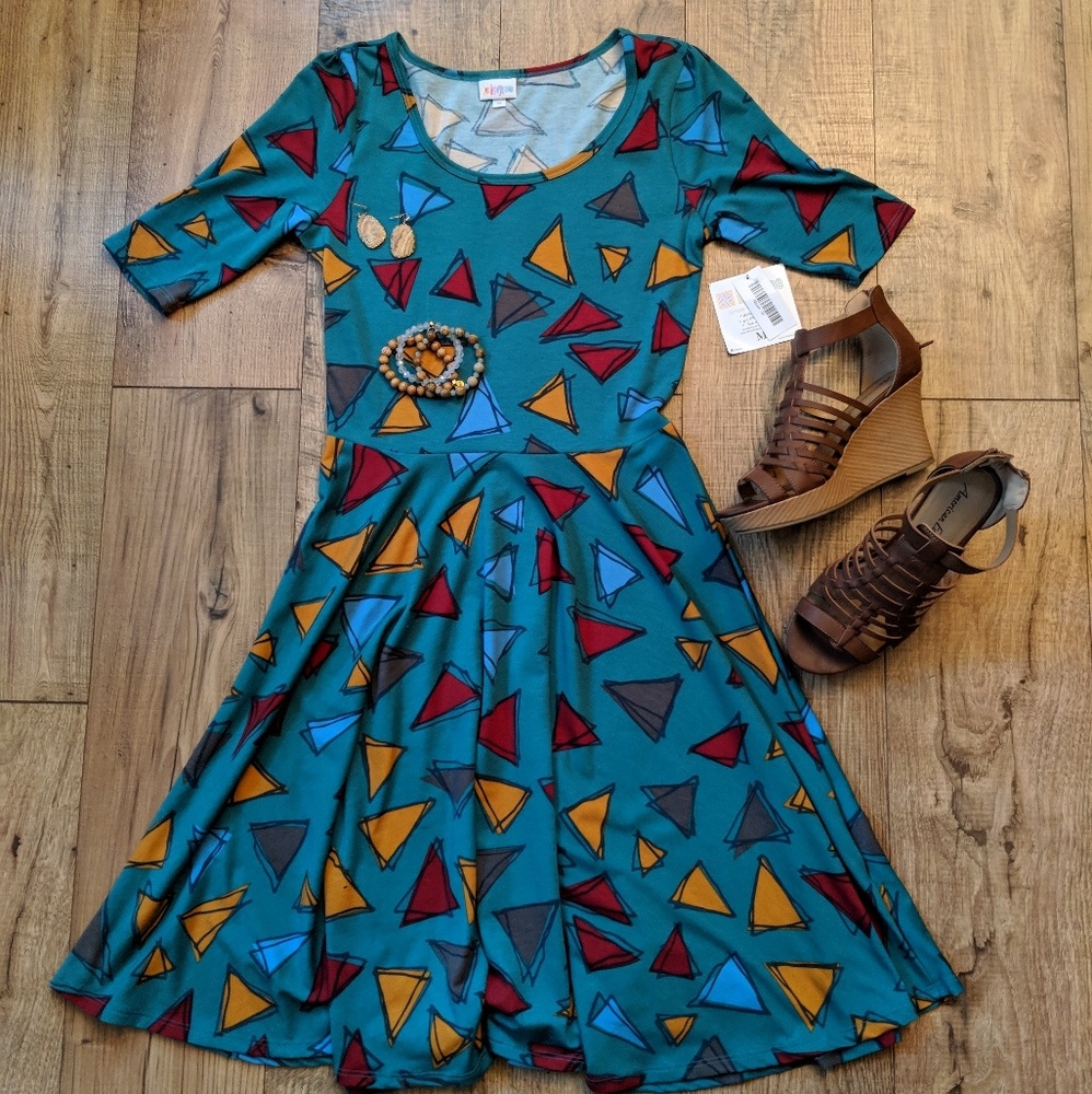 LuLaRoe Nicole Size Medium